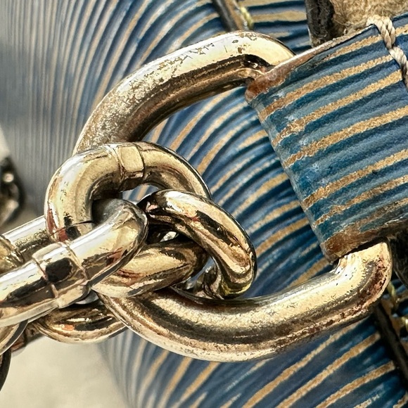 Louis Vuitton Denim Light Epi Leather Twist Shoulder Bag MM - Picture 14 of 16